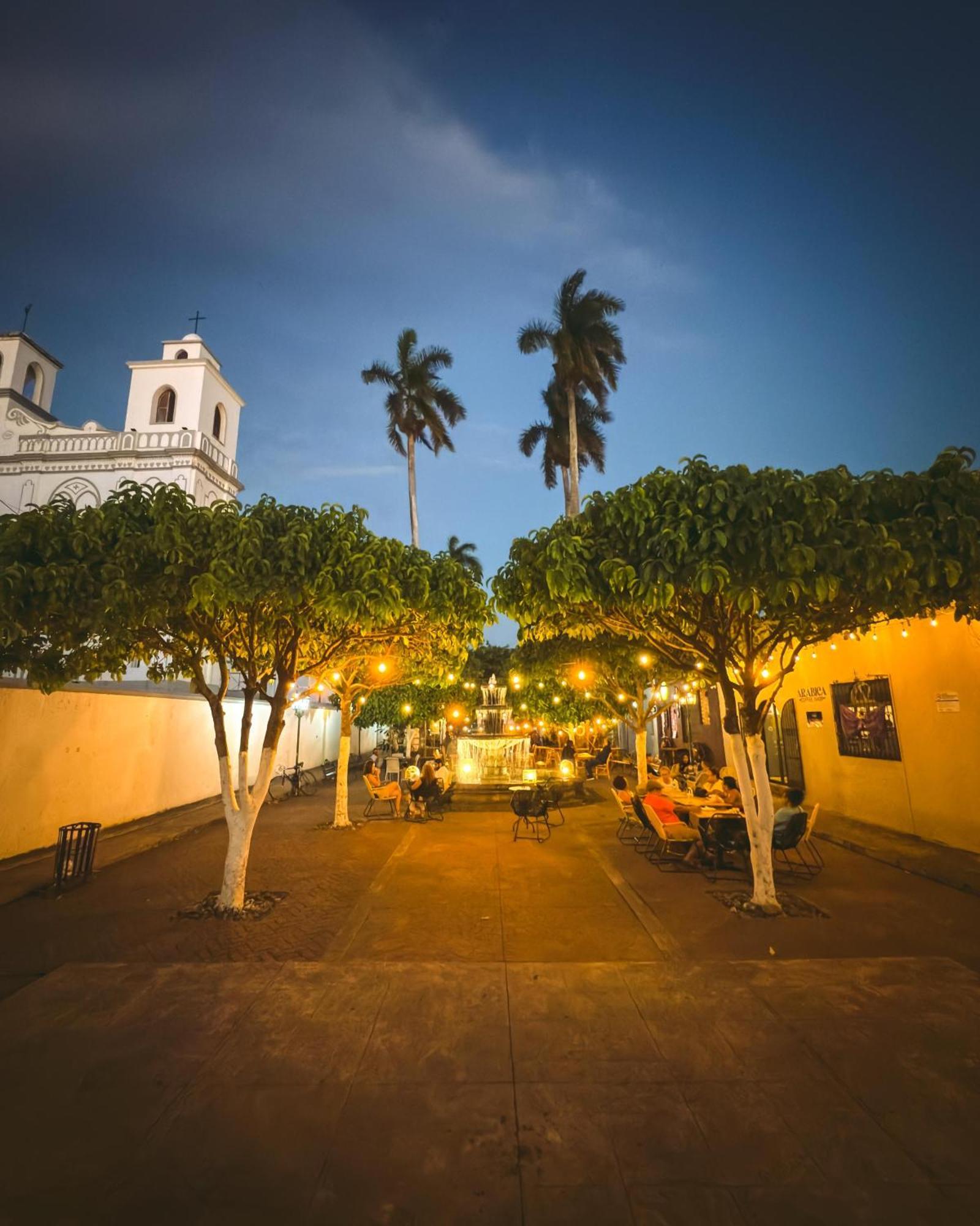 La Casa De Mamapan Hotel Colonial Ahuachapán Exteriör bild